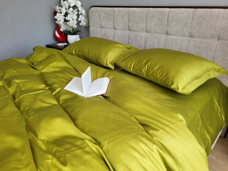 Однотонная постель украинского производства фото